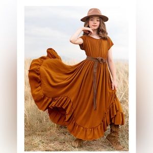 Joyfolie Girls boho maxi dress.
• Short sleeves
• Scalloped lace opening at back